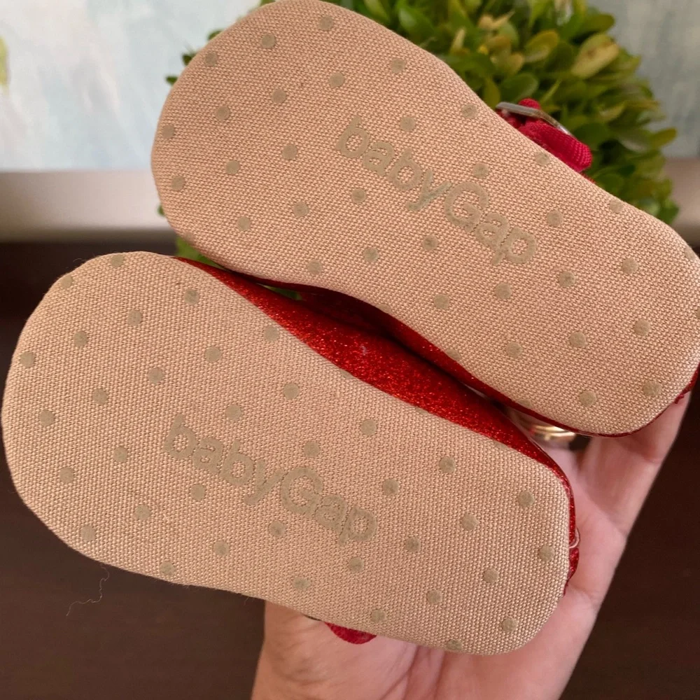 BABYGAP ❤️RED❤️ GLITTER VELCRO STRAP DRESS UP BABY SHOES SIZE 3-6months 🌟EUC🌟